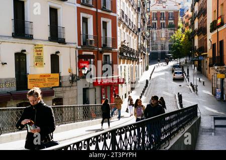 Calle de la Escalinata, via Escalinata, accanto alla piazza dell'Opera. Madrid, Comunidad de madrid, Spagna, Europa Foto Stock