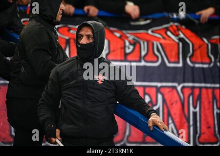 Parigi, Francia. 25 ottobre 2023. Julien Mattia/le Pictorium - partita PSG - AC Milan - 25/10/2023 - Francia/Ile-de-France (regione)/Parigi - curva Sud del Milan nel Parco dei principi, durante la terza partita del gruppo F di Champions League tra PSG e Milan al Parc de Princes il 25 ottobre 2023. Crediti: LE PICTORIUM/Alamy Live News Foto Stock