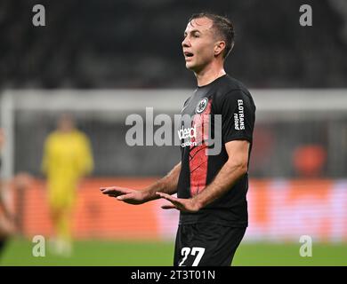 26 ottobre 2023, Assia, Francoforte sul meno: Calcio: UEFA Europa Conference League, Eintracht Frankfurt - HJK Helsinki, fase a gironi, gruppo G, Matchday 3, presso Deutsche Bank Park. Mario Götze di Francoforte reagisce. Foto: Arne Dedert/dpa Foto Stock