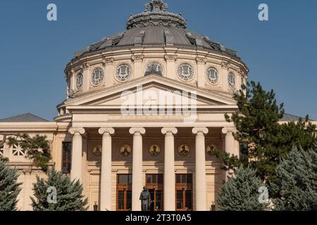 Bucarest, Romania. 29 settembre 2023. L'Athenaeum rumeno, una sala da concerto nel centro di Bucarest, in Romania. L'edificio circolare decorato, a cupola, è la sala da concerti più prestigiosa della città e sede della George Enescu Philharmonic. (Foto di John Wreford/SOPA Images/Sipa USA) credito: SIPA USA/Alamy Live News Foto Stock