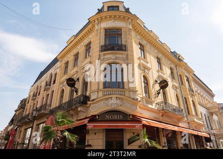 Bucarest, Romania. 29 settembre 2023. Elegante architettura di caffetterie e ristoranti nella grande città Vecchia della capitale rumena, Bucarest, Romania. (Immagine di credito: © John Wreford/SOPA Images via ZUMA Press Wire) SOLO USO EDITORIALE! Non per USO commerciale! Foto Stock