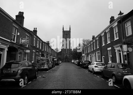 Una vista della chiesa di St Georges, una chiesa parrocchiale anglicana, nel centro di Chorley, Lancashire, Inghilterra, Europa Foto Stock