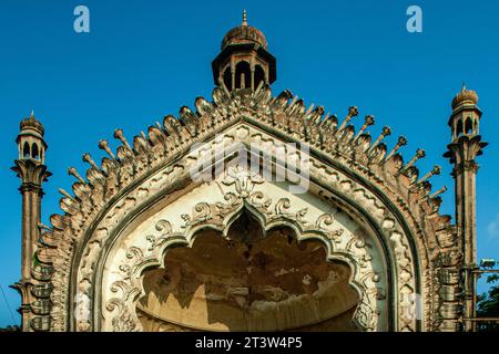 09 27 2005 Vintage Old The Rumi Darwaza o porta turca porta d'ingresso all'antica città di Lucknow, Uttar Pradesh, India, Asia. Foto Stock