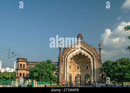 09 27 2005 Vintage Old The Rumi Darwaza o porta turca porta d'ingresso all'antica città di Lucknow, Uttar Pradesh, India, Asia. Foto Stock