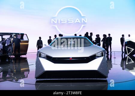 Tokyo, Giappone. 25 ottobre 2023. Concept car Nissan Hyper Force al Japan Mobility Show 2023 di Tokyo Big Sight. Il Japan Mobility Show 2023 è il più grande evento fieristico del Giappone. Si tiene dal 28 ottobre al 5 novembre 2023. Il 25 e 26 ottobre, la stampa internazionale ha ricevuto l'accesso per dare uno sguardo ai nuovi concetti e visioni di auto per il futuro della mobilità in Giappone e nel mondo. Credito: SOPA Images Limited/Alamy Live News Foto Stock