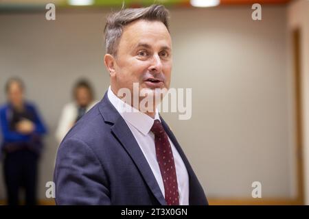 Bruxelles, Belgio. 27 ottobre 2023. Il primo ministro lussemburghese Xavier Bettel ha fotografato gli arrivi in vista del secondo giorno del vertice del consiglio europeo, a Bruxelles, venerdì 27 ottobre 2023. BELGA PHOTO HATIM KAGHAT Credit: Belga News Agency/Alamy Live News Foto Stock