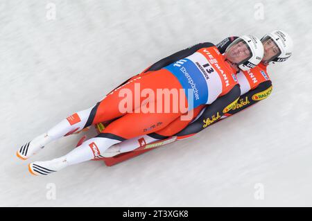 Penz Peter und Fischler Georg AUT Viessmann Rodel Welt Cup a Igls, Oesterreich AM 28.11.2015 Foto Stock