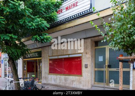 Magonza, Germania. 27 ottobre 2023. Il cinema Capitol di Neubrunnenstraße, fotografato a margine di una conferenza stampa sul futuro del cinema di Magonza con il capo del dipartimento di cultura M. grosse (SPD). Credito: Jörg Halisch/dpa/Alamy Live News Foto Stock