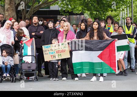 Canberra, Australia. 27 ottobre 2023. Ferma la guerra a Gaza! Mille persone a Canberra, Australia, protestano in solidarietà con Gaza e Palestina. Foto Stock