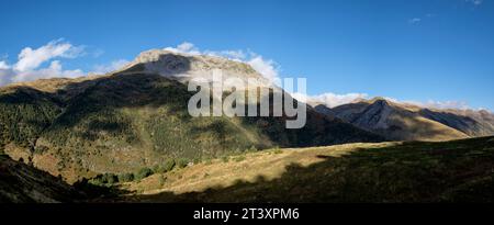 Pico de la ralla, 2146 mts, -Mallo de las Foyas-, Valle di Heche, valli occidentali, catena pirenaica, provincia di Huesca, Aragona, Spagna, Europa. Foto Stock