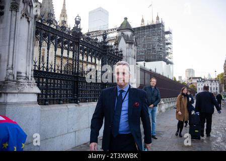 Il deputato Ian Paisley Junior arriva alle camere del Parlamento il Super sabato per votare l'emendamento Letwin e l'accordo Brexit Foto Stock