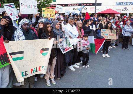 Canberra, Australia. 27 ottobre 2023. Ferma la guerra a Gaza! Mille persone a Canberra, Australia, protestano in solidarietà con Gaza e Palestina. Foto Stock