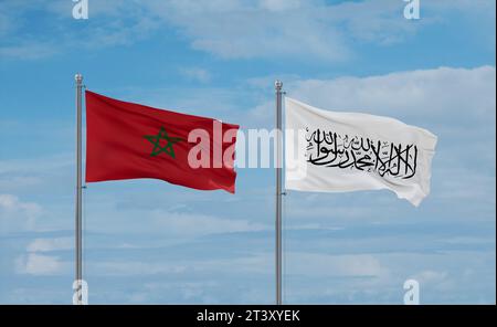Le bandiere del Marocco e dell'Afghanistan sventolano insieme nel vento su un cielo blu nuvoloso Foto Stock