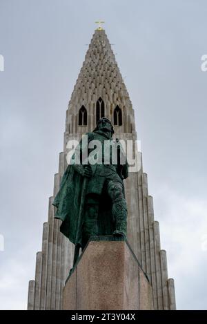 Statua di Leif Eriksson (o Leifur Eiriksson), esploratore considerato come il primo europeo a sbarcare in Nord America, Reykjavik, Islanda Foto Stock