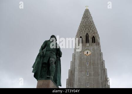 Statua di Leif Eriksson (o Leifur Eiriksson), esploratore considerato come il primo europeo a sbarcare in Nord America, Reykjavik, Islanda Foto Stock
