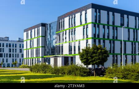 Varsavia, Polonia - 25 luglio 2021: Centro di ricerca pre-clinica Centrum Badan Przedklinicznych dell'Università medica in via Zwirki i Wigury a Mokotow Foto Stock