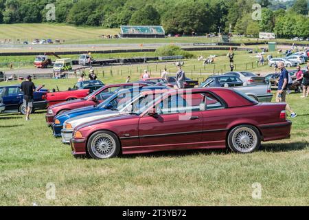 Tarporley, Cheshire, Inghilterra, 3 giugno 2023. Oulton Park BMW Sommerfest, cultura automobilistica, stile di vita e trasporto illustrazione editoriale. Foto Stock