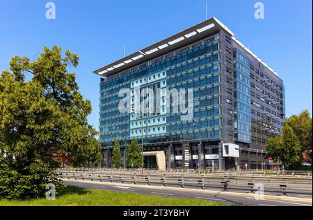 Varsavia, Polonia - 25 luglio 2021: Complesso di uffici Focus Filtrowa in via Wawelska nel quartiere Mokotow di Varsavia Foto Stock