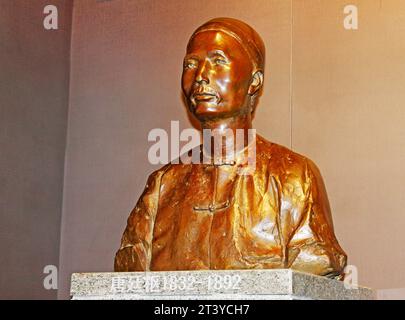 TANGSHAN - 18 OTTOBRE: La scultura dell'agente carboniero di Kaiping TangTingshu nel museo kailuan il 18 ottobre 2013, città di tangshan, provincia di hebei, Cina. Foto Stock