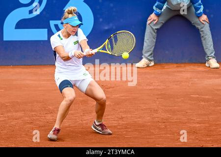 Santiago, Cile. 27 ottobre 2023. Tennis ai Giochi panamericani del 2023 che si svolgeranno questo venerdì sera (27), sul campo centrale di Santiago del Cile. Laura Picossi (BRA) x Jamie Loeb (USA) crediti: Celso Pupo/FotoArena/Alamy Live News Foto Stock