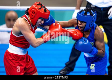 Santiago, Brasile. 27 ottobre 2023. CILE - SANTIAGO - 10/27/2023 - GIOCHI PANAMERICANI SANTIAGO 2023, BOX - atleta brasiliana Tatiana Chagas, nella finale della competizione di pugilato, categoria 54 kg, svoltasi presso il Centro Olimpico di allenamento durante la gara ai Giochi panamericani Santiago 2023 . Foto: Gabriel Heusi/AGIF Credit: AGIF/Alamy Live News Foto Stock