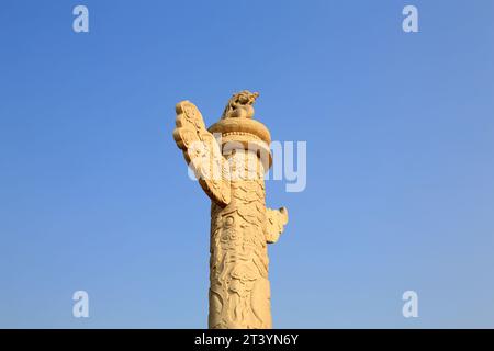 PECHINO - 22 dicembre: Le colonne ornamentali erette di fronte alla città Proibita il 22 dicembre 2013, pechino, cina. Foto Stock