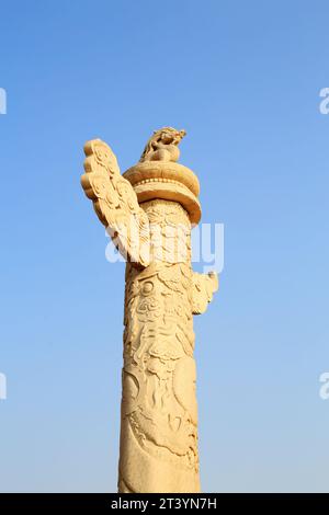 PECHINO - 22 dicembre: Le colonne ornamentali erette di fronte alla città Proibita il 22 dicembre 2013, pechino, cina. Foto Stock