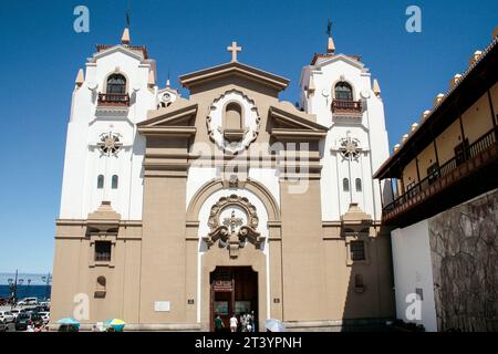 Candelaria, Tenerife, Comunidad Autonoma des Canarias, Spagna. Basilica del Santuario Mariano reale di nostra Signora della Candelaria (spagnolo: Basílica y Real Santuario Mariano de Nuestra Señora de la Candelaria o semplicemente Basílica de la Candelaria). La basilica è dedicata alla Vergine della Candelaria (Patrona delle Isole Canarie). Foto Stock