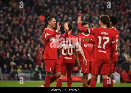 LIVERPOOL, REGNO UNITO. , . Darwin Nunez, Ryan Gravenberch in azione durante la partita a gironi UEFA 2023 Europa League tra Liverpool FC e Tolosa, Anfield Stadium, Liverpool, 26 ottobre 2023 (foto e copyright di © Anthony STANLEY/ATP Images) (STANLEY Anthony/ATP/SPP) credito: SPP Sport Press Photo. /Alamy Live News Foto Stock