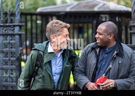 MP Ben Bradshaw e MP David Lammy al di fuori della casa del Parlamento, il Palazzo di Westminster, Londra, Regno Unito dopo la modifica Letwin sabato seduta Foto Stock