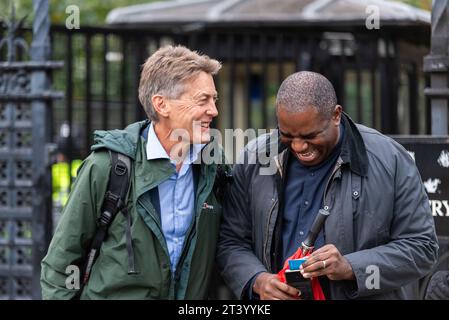 MP Ben Bradshaw e MP David Lammy al di fuori della casa del Parlamento, il Palazzo di Westminster, Londra, Regno Unito dopo la modifica Letwin sabato seduta Foto Stock