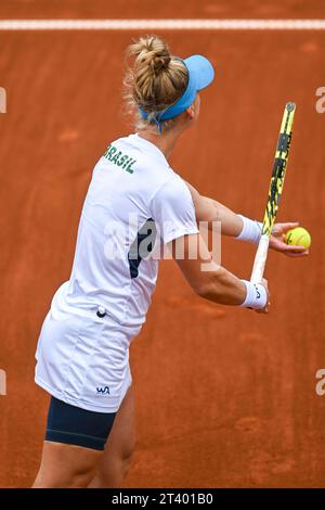 Santiago, Cile. 27 ottobre 2023. Tennis ai Giochi panamericani del 2023 che si svolgono questo venerdì mattina (27), sul campo centrale di Santiago del Cile. Laura Picossi (BRA) x Jamie Loeb (USA) crediti: Celso Pupo/FotoArena/Alamy Live News Foto Stock