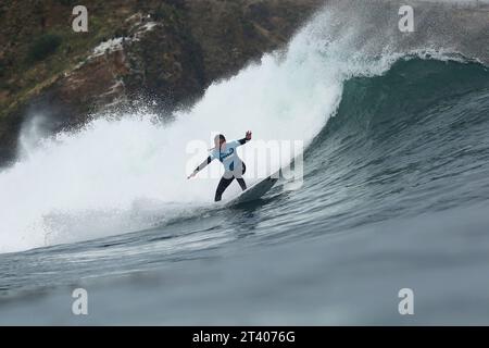 Pichilemu, Cile. 27 ottobre 2023. Daniella Rosas del Perù in azione sulle qualificazioni del surf femminile durante i Giochi panamericani di Santiago 2023, al Beach Punta de Lobos Park, a Santiago il 27 ottobre. Foto: Heuler Andrey/DiaEsportivo/Alamy Live News Credit: DiaEsportivo/Alamy Live News Foto Stock