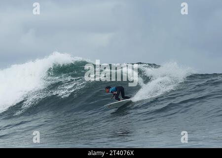 Pichilemu, Cile. 27 ottobre 2023. Daniella Rosas del Perù in azione sulle qualificazioni del surf femminile durante i Giochi panamericani di Santiago 2023, al Beach Punta de Lobos Park, a Santiago il 27 ottobre. Foto: Heuler Andrey/DiaEsportivo/Alamy Live News Credit: DiaEsportivo/Alamy Live News Foto Stock