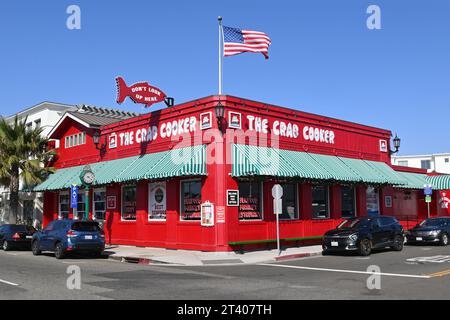 NEWPORT BEACH, CALIFORNIA - 26 ottobre 2023: Il mercato del pesce e ristorante The Crab Cooker serve una cosa, pesce, da oltre 50 anni. Foto Stock