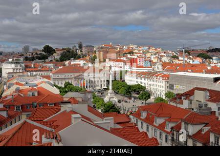 Vista aerea di Lisbona, tetti rossi Foto Stock