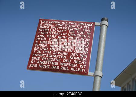 Kunstobjekt Platz der Grundrechte von Jochen Gerz, Karlsruhe, Baden-Württemberg, Deutschland *** Art object Platz der Grundrechte di Jochen Gerz, Karlsruhe, Baden Württemberg, Germania Credit: Imago/Alamy Live News Foto Stock