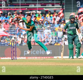 Chennai, India. 27 ottobre 2023. Marco Jansen in azione ICC Men's Cricket World Cup Pakistan vs Sud Africa 26a partita ICC al MAC Stadium di Chennai. (Immagine di credito: © Seshadri Sukumar/ZUMA Press Wire) SOLO USO EDITORIALE! Non per USO commerciale! Foto Stock