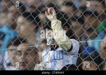 Avellaneda, Argentina, 24 ottobre 2023. Fan del Racing Club durante la partita tra Racing Club e Boca Juniors. Credito: Fabideciria. Foto Stock