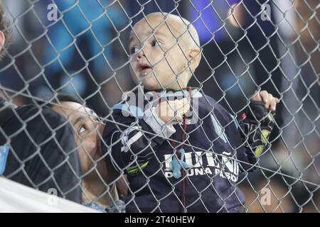 Avellaneda, Argentina, 24 ottobre 2023. Fan del Racing Club durante la partita tra Racing Club e Boca Juniors. Credito: Fabideciria. Foto Stock