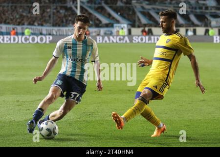 Avellaneda, Argentina, 24 ottobre 2023. Baltasar Rodriguez del Racing Club dribbling con la palla durante la partita tra Racing Club e Boca Jun Foto Stock