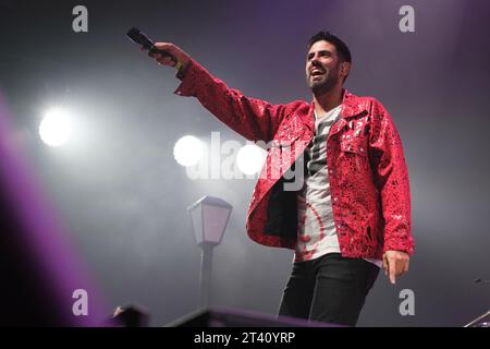 Ruben Sierra del gruppo la Pegatina si esibisce durante il concerto al Wizcenter di Madrid, 26 ottobre 2023, Spagna Foto Stock