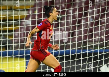 Salerno, Italia. 27 ottobre 2023. La spagnola Jennifer Hermoso festeggia dopo aver segnato un gol durante la partita della UEFA Women's Nations League tra Italia e Spagna allo Stadio Arechi di Salerno il 27 ottobre 2023. Crediti: Nicola Ianuale/Alamy Live News Foto Stock