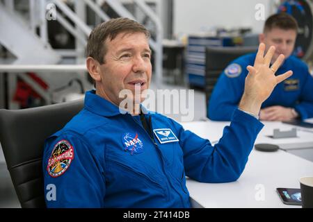 Hawthorne, California, USA. 15 ottobre 2023. I quattro membri dell'equipaggio dello SpaceX Jeanette Epps e Michael Barratt, entrambi astronauti della NASA; Alexander Grebenkin di Roscosmos; e Matthew Dominick della NASA durante una sessione di addestramento presso il quartier generale dello SpaceX a Hawthorne, California. Credito: SpaceX/ZUMA Press Wire/ZUMAPRESS.com/Alamy Live News Foto Stock