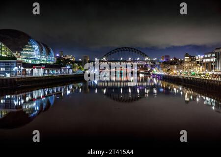 Ponti sul Tyne di notte, Newcastle Foto Stock