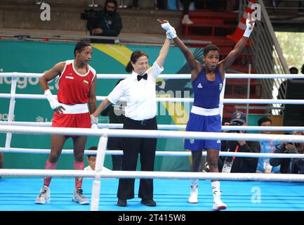 Santiago, Cile, USA. 27 ottobre 2023. SANTIAGO (CHL), 10/27/2023 - FINALE/PUGILATO/DONNE/57KG/ORO - finale di pugilato femminile sotto i 57kg per la medaglia d'oro 156 tra il brasiliano Cerqueira Romeu Jucielen e il colombiano Arboleda Mendoza Valeria al Centro di allenamento Olimpico durante i Giochi panamericani del 2023 a Santiago, Cile. Il Brasile ha vinto l'oro. (Immagine di credito: © Niyi Fote/TheNEWS2 via ZUMA Press Wire) SOLO USO EDITORIALE! Non per USO commerciale! Foto Stock