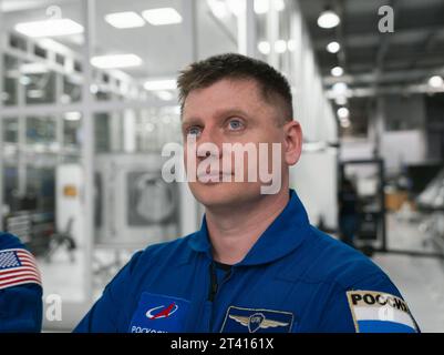 Hawthorne, California, USA. 15 ottobre 2023. I quattro membri dell'equipaggio dello SpaceX Jeanette Epps e Michael Barratt, entrambi astronauti della NASA; Alexander Grebenkin di Roscosmos; e Matthew Dominick della NASA durante una sessione di addestramento presso il quartier generale dello SpaceX a Hawthorne, California. Credito: SpaceX/ZUMA Press Wire/ZUMAPRESS.com/Alamy Live News Foto Stock