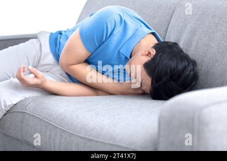 Uomo nel dolore Foto Stock