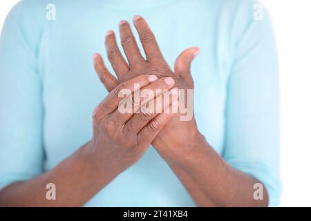 Donna con un doloroso mano. Foto Stock