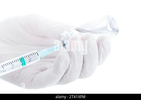 Medico la preparazione di siringa Foto Stock